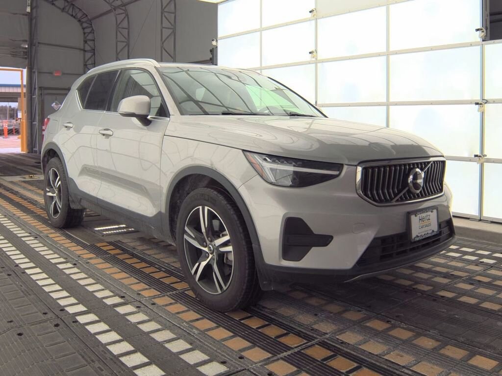Used 2024 Volvo XC40 Core Bright Theme