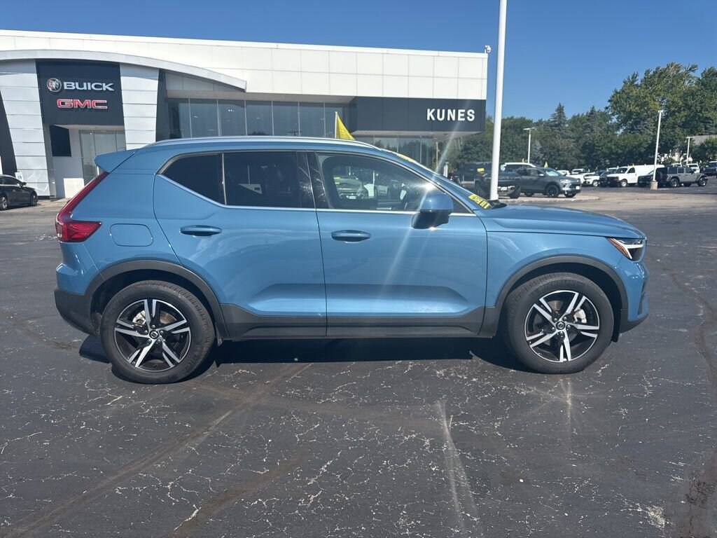 Used 2024 Volvo XC40 Core Bright Theme