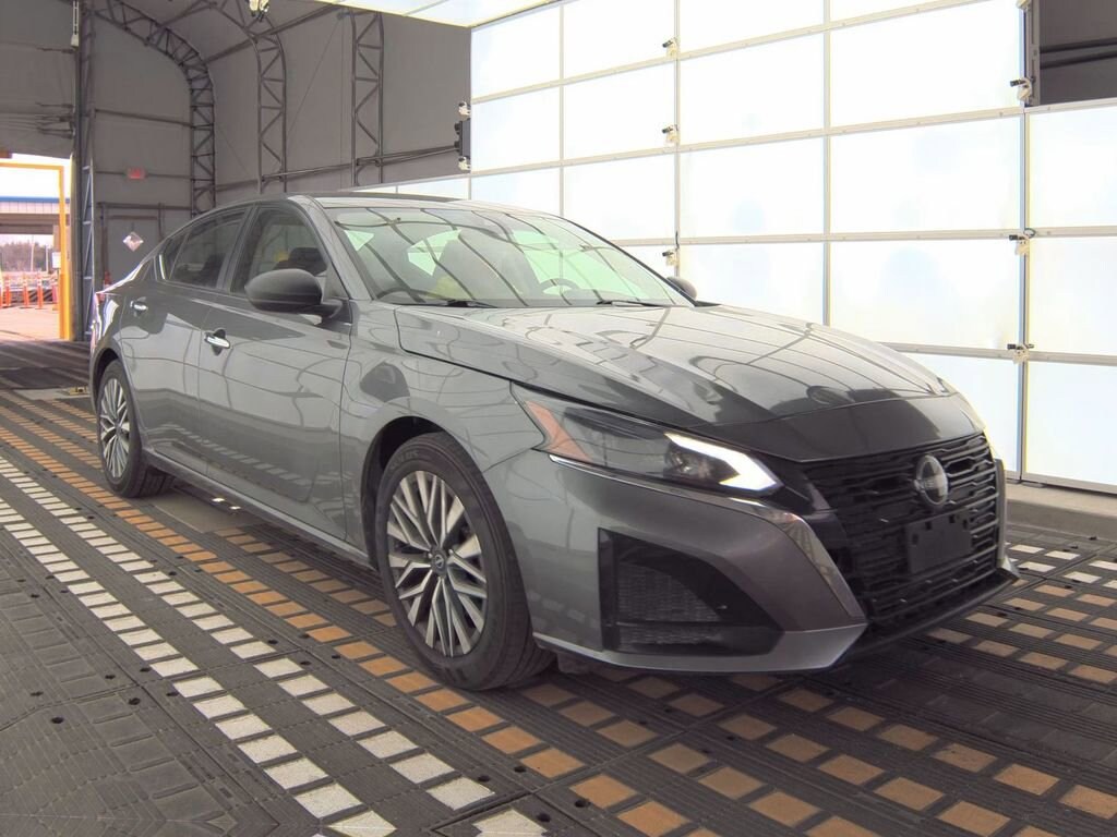 Used 2024 Nissan Altima 2.5 SV