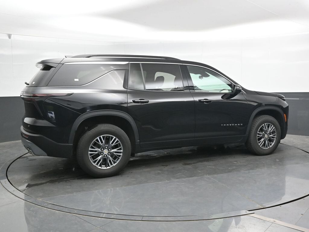Used 2024 Chevrolet Traverse LT SUV
