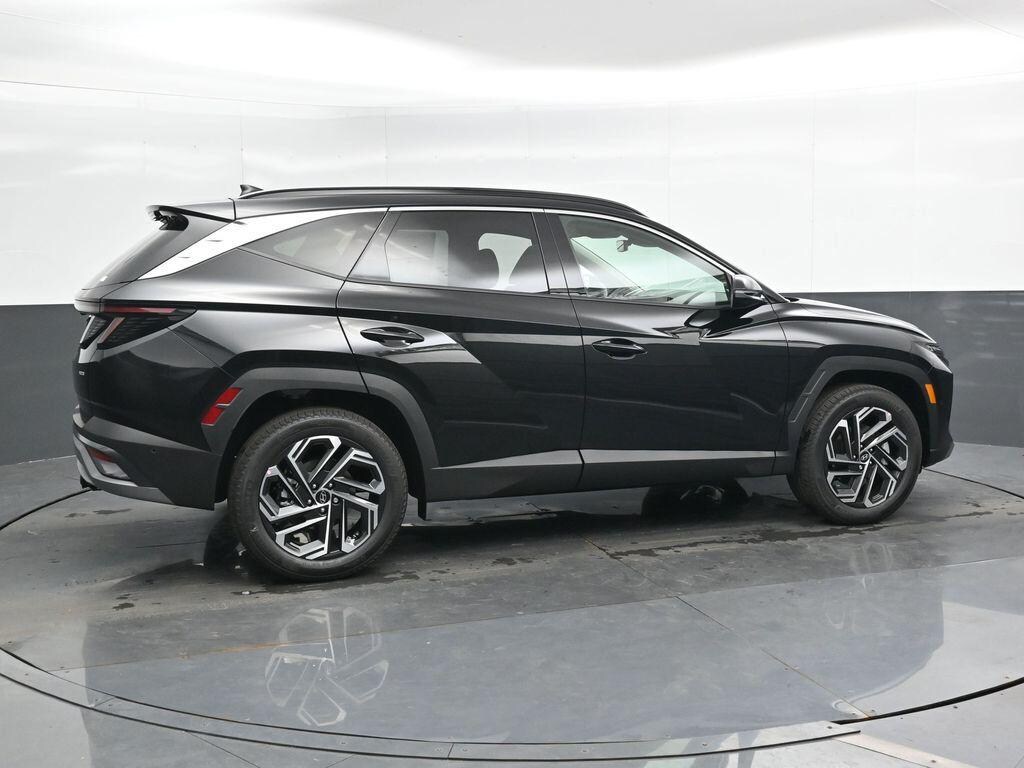 New 2025 Hyundai Tucson Limited AWD SUV