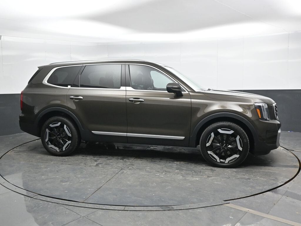 Used 2024 Kia Telluride S SUV