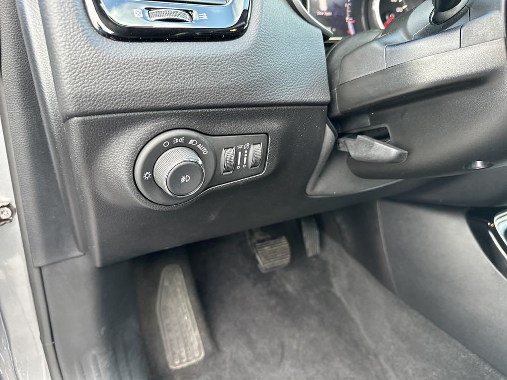 2018 Jeep Grand Cherokee Interior Lights Wont Turn Off Matttroy