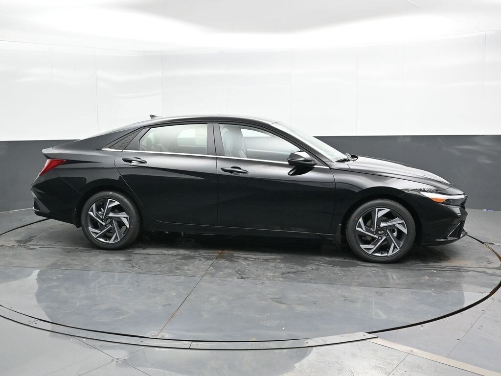 Used 2025 Hyundai Elantra Limited Sedan