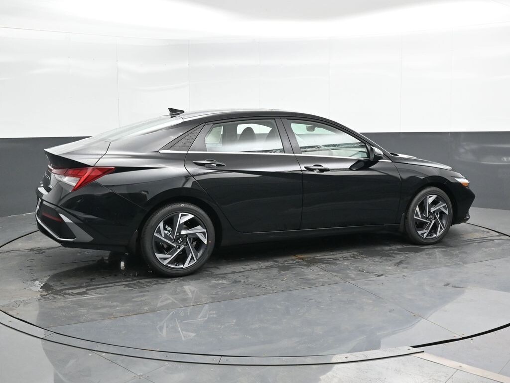 Used 2025 Hyundai Elantra Limited Sedan
