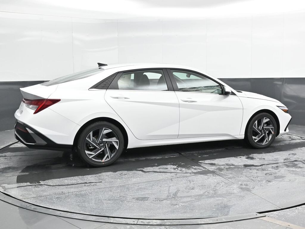 Used 2025 Hyundai Elantra Hybrid Limited Sedan