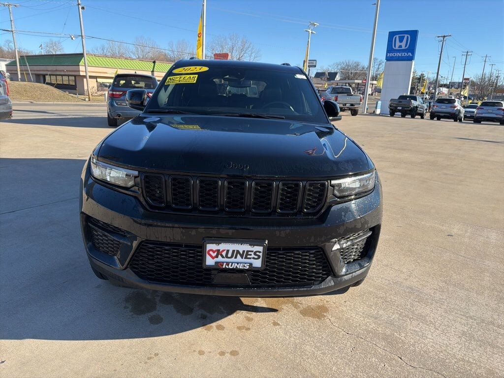 Used 2023 Jeep Grand Cherokee Laredo SUV