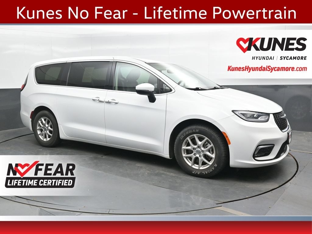 Used 2023 Chrysler Pacifica Touring L Van Passenger Van