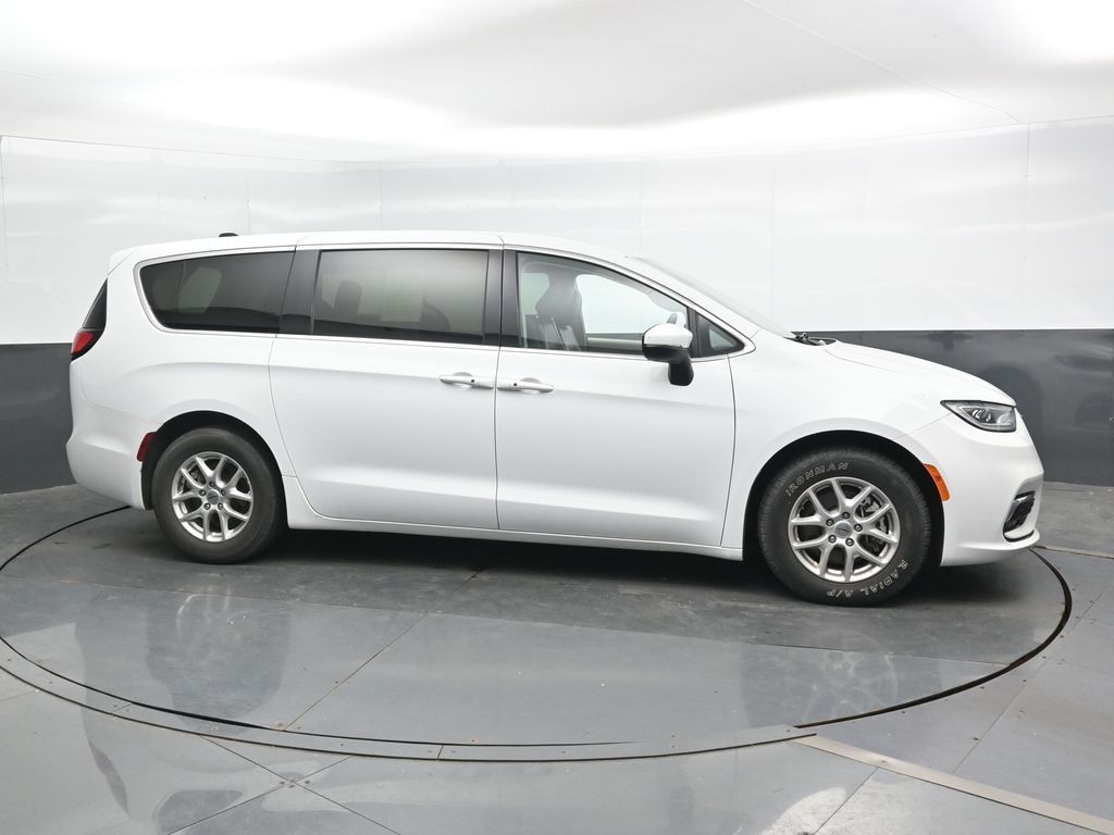 Used 2023 Chrysler Pacifica Touring L Van Passenger Van