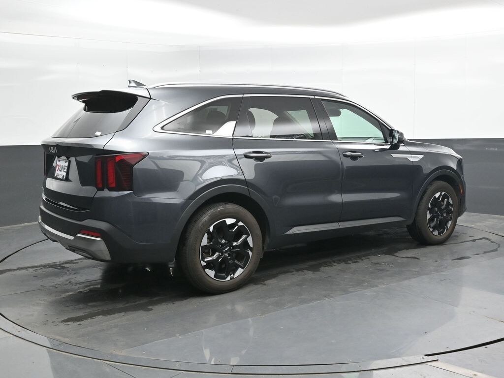 Used 2024 Kia Sorento S SUV