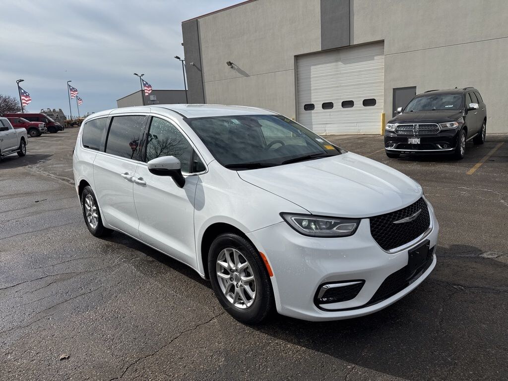Used 2023 Chrysler Pacifica Touring L Van Passenger Van