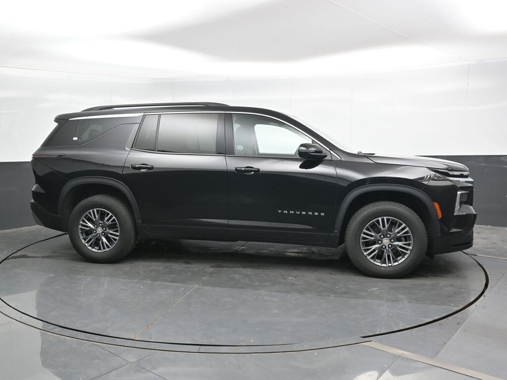 Used 2024 Chevrolet Traverse LT SUV