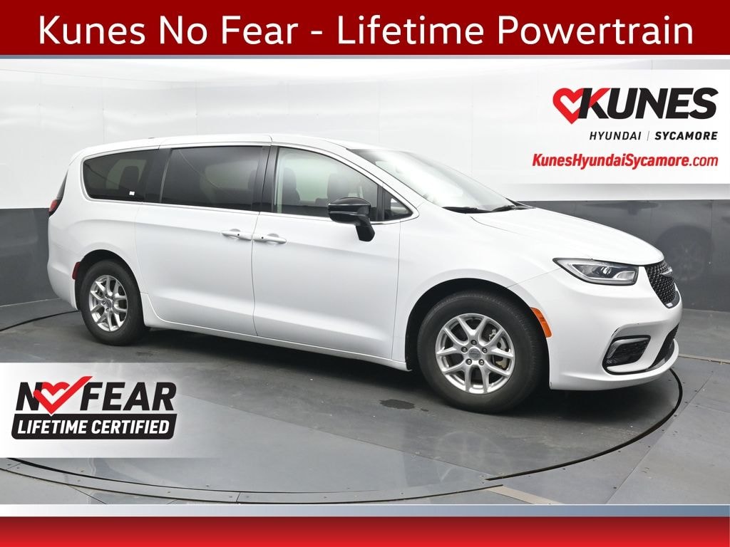 Used 2024 Chrysler Pacifica Touring L Van Passenger Van