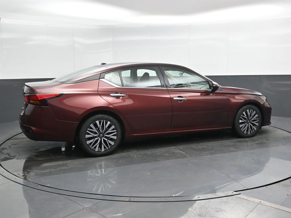 Used 2023 Nissan Altima 2.5 SV Sedan