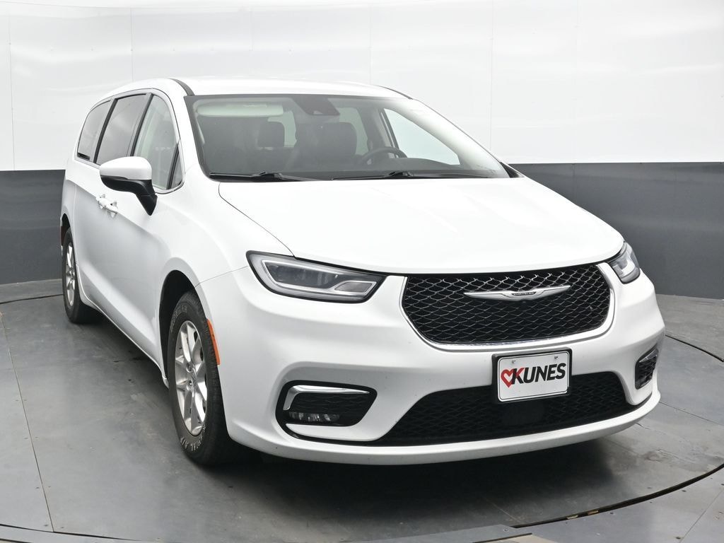 Used 2023 Chrysler Pacifica Touring L Van Passenger Van