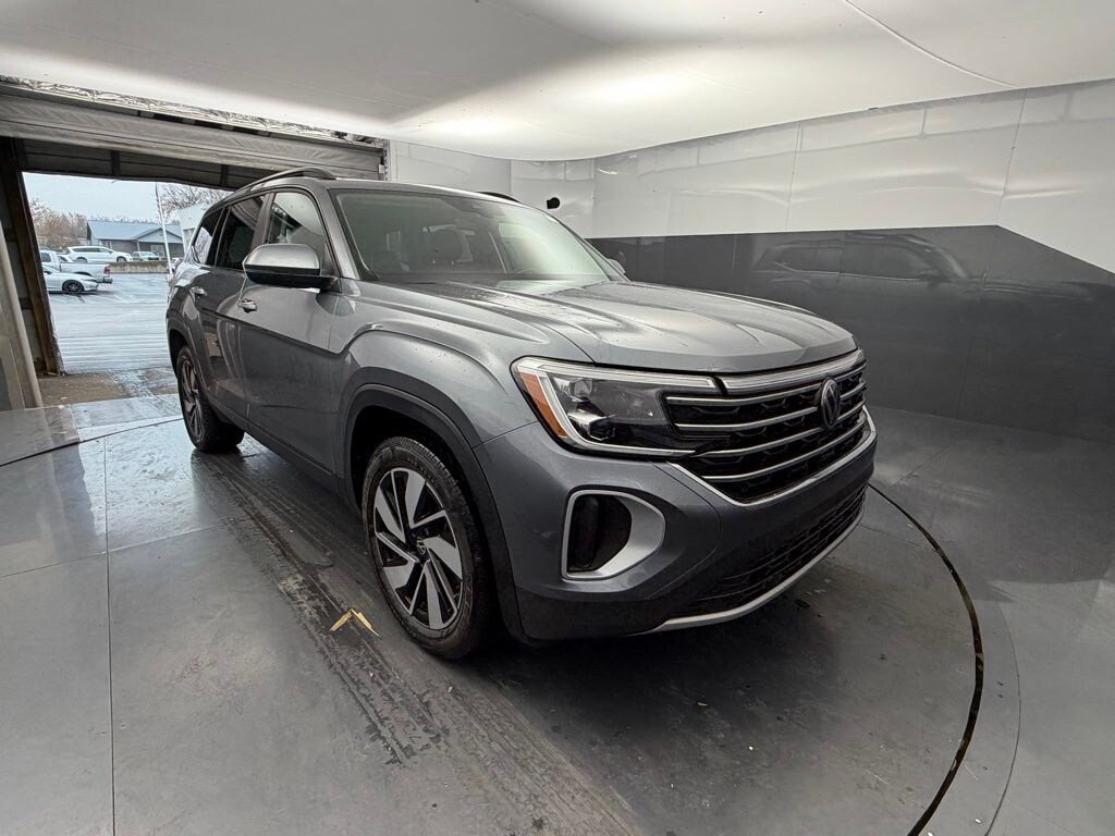 Used 2024 Volkswagen Atlas 2.0T SE w/Technology SUV