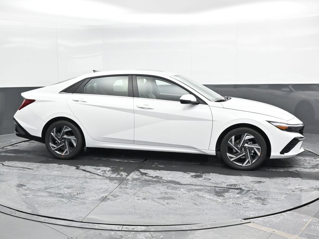Used 2025 Hyundai Elantra Hybrid Limited Sedan