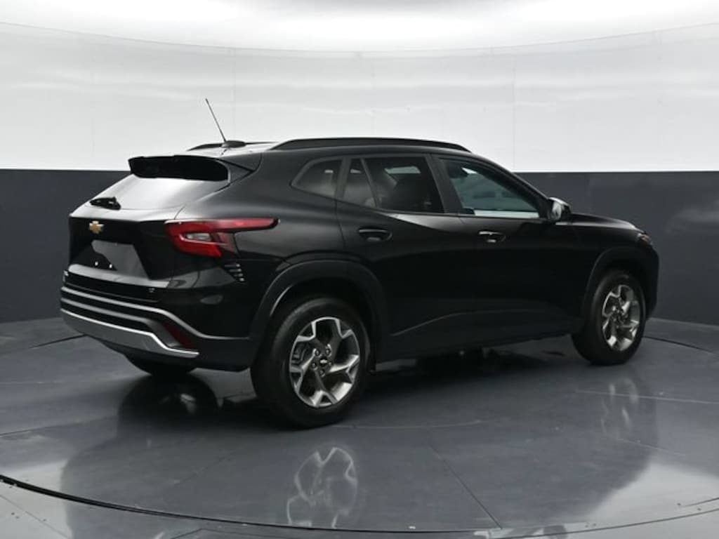 Used 2025 Chevrolet Trax LT SUV