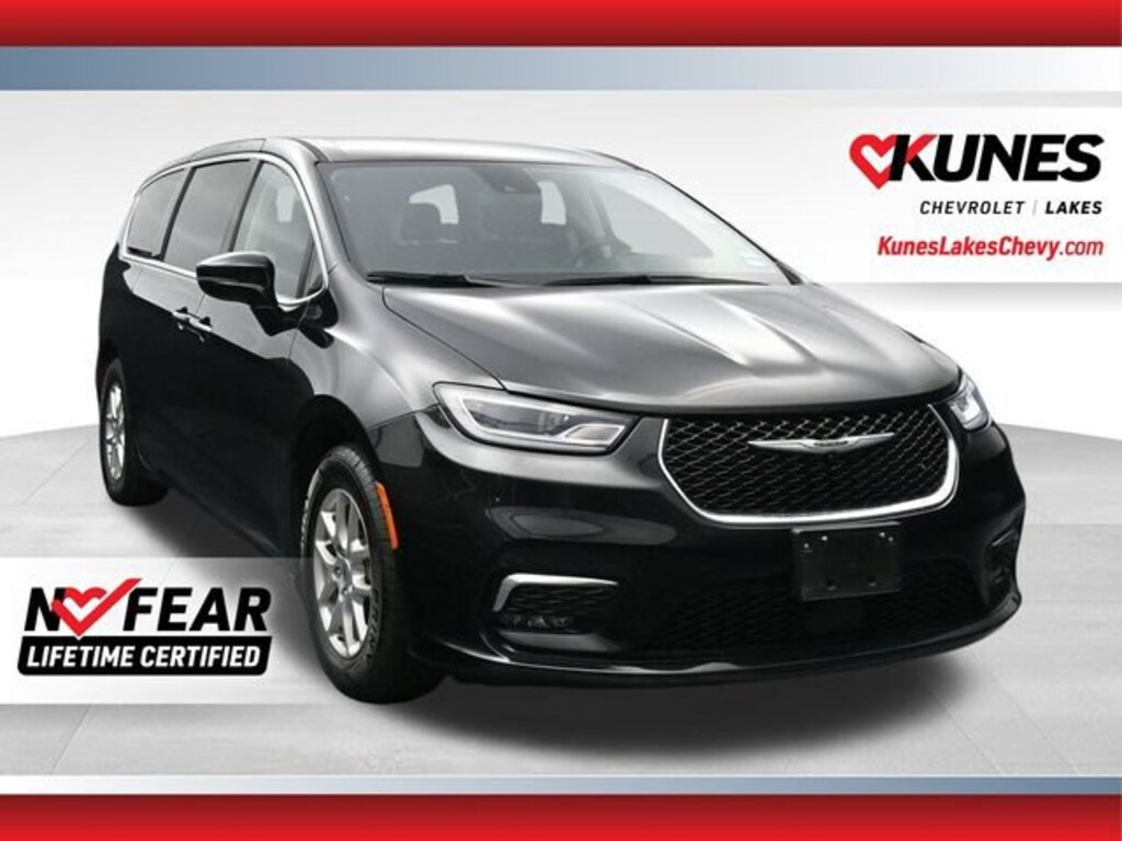 Used 2024 Chrysler Pacifica Touring L