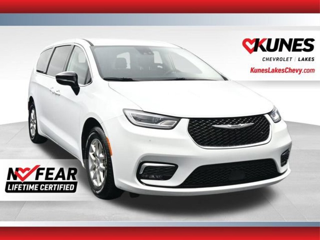 Used 2024 Chrysler Pacifica Touring L