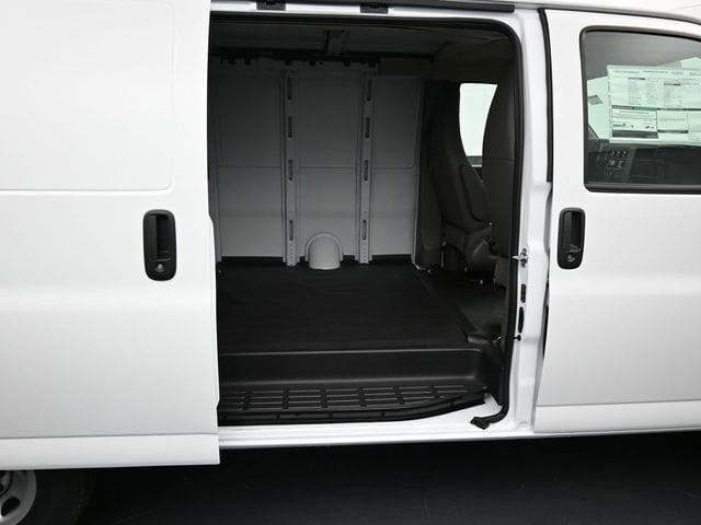 2026 Chevrolet Express Cargo Work Van - Photo 19