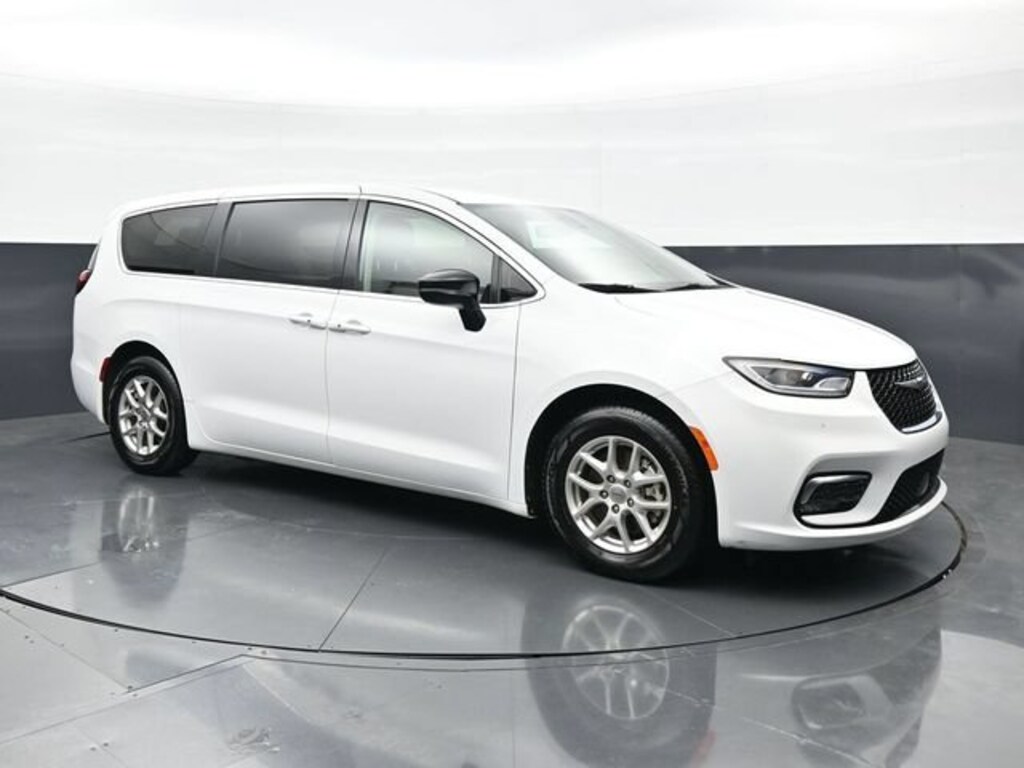 Used 2024 Chrysler Pacifica Touring L
