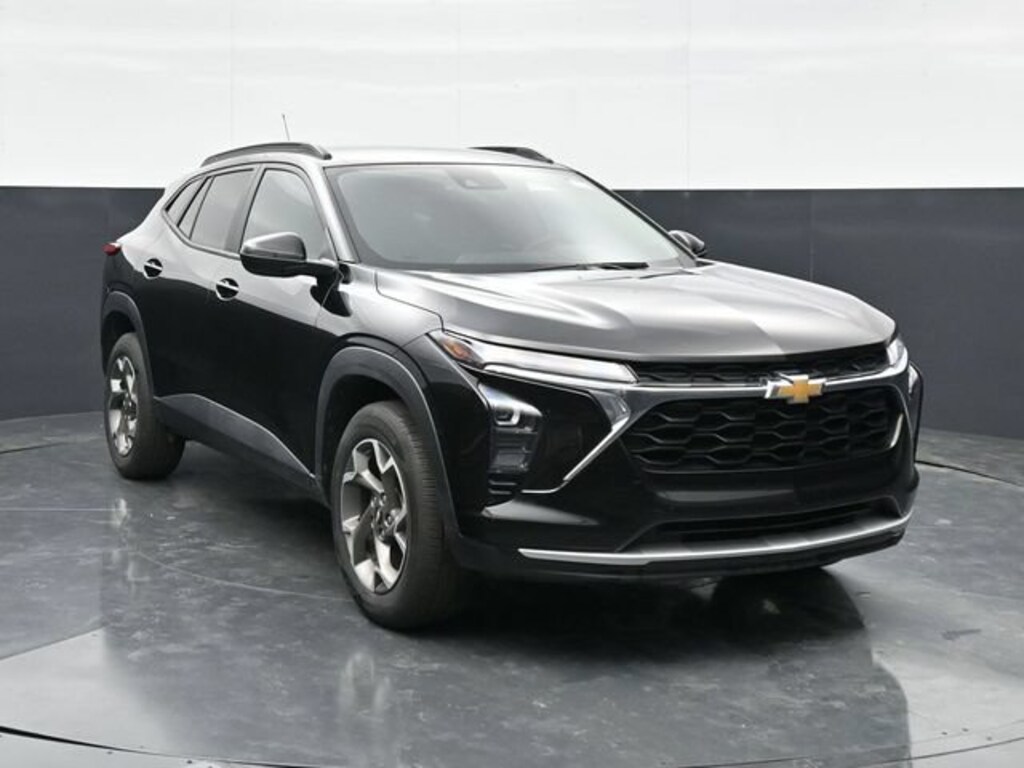 Used 2025 Chevrolet Trax LT SUV