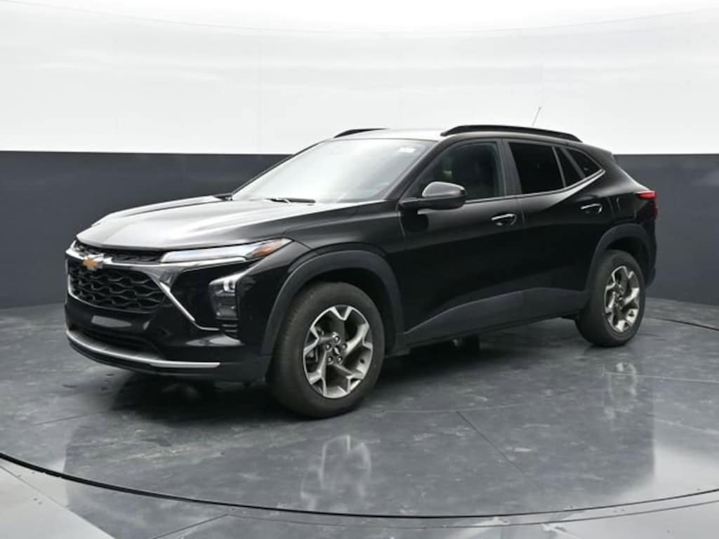 Used 2025 Chevrolet Trax LT SUV