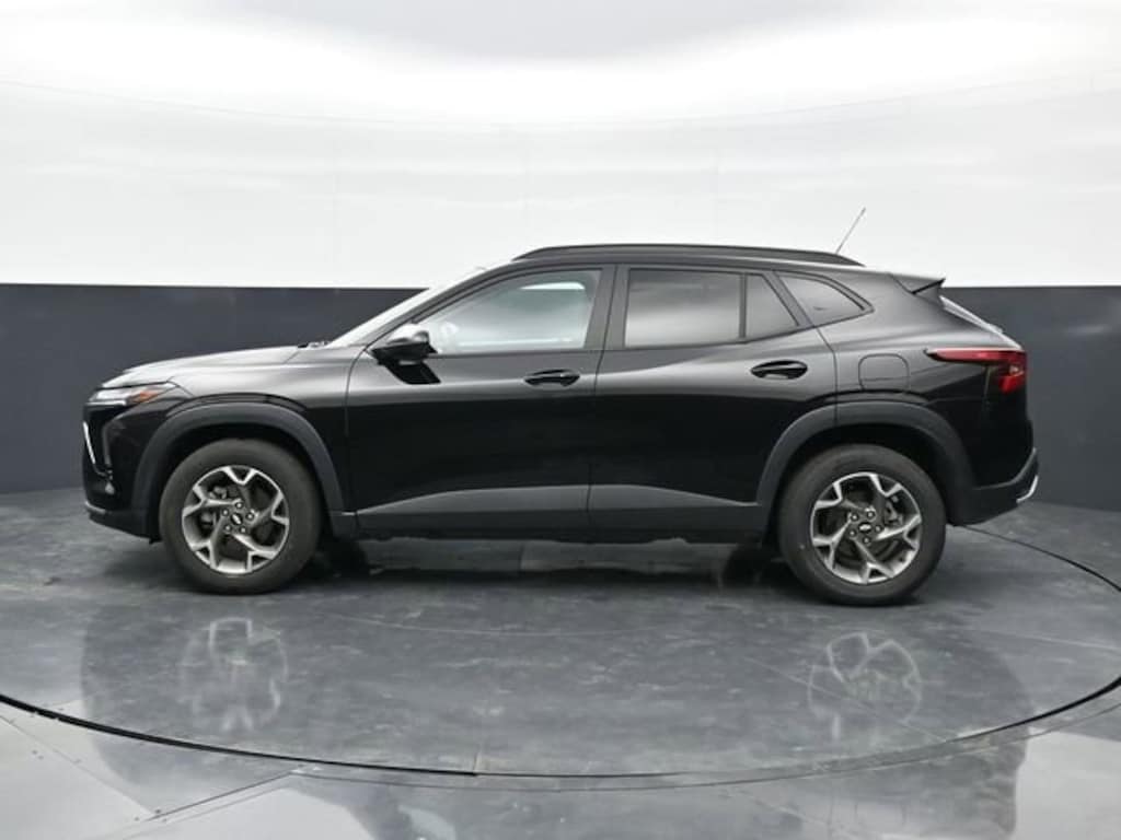 Used 2025 Chevrolet Trax LT SUV