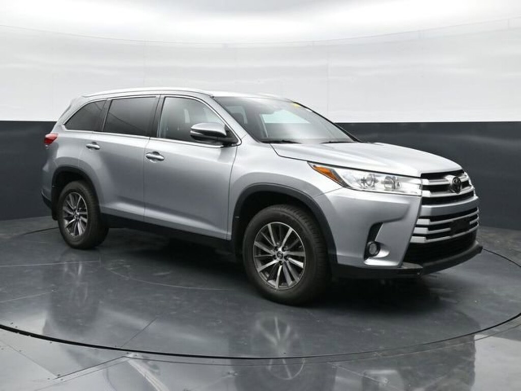 Used 2019 Toyota Highlander SE