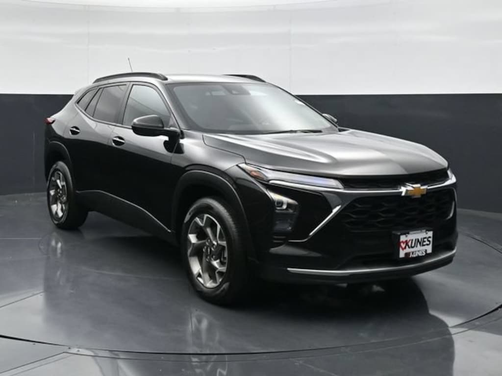 Used 2025 Chevrolet Trax LT SUV