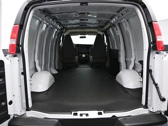 2026 Chevrolet Express Cargo Work Van - Photo 16