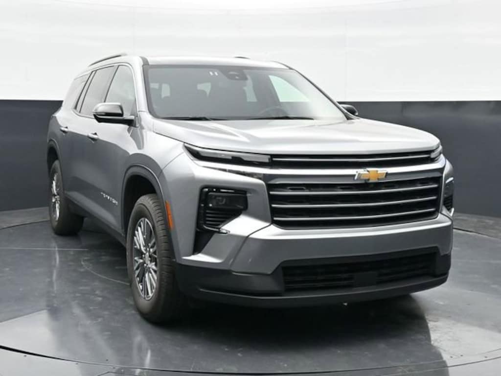 Used 2024 Chevrolet Traverse LT SUV