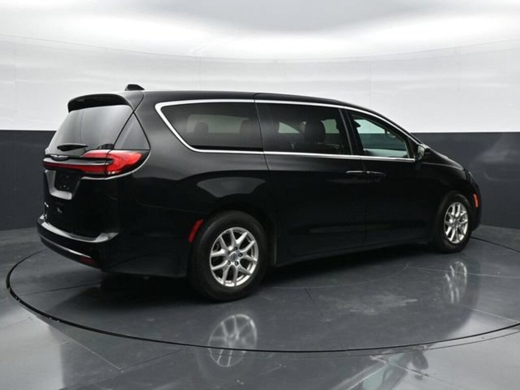 Used 2024 Chrysler Pacifica Touring L