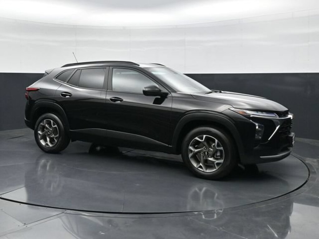 Used 2025 Chevrolet Trax LT SUV