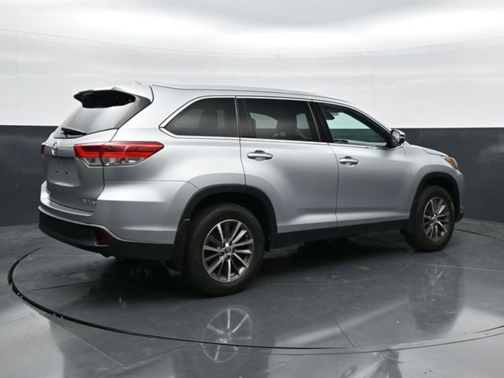 Used 2019 Toyota Highlander SE