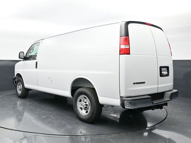 2026 Chevrolet Express Cargo Work Van - Photo 11
