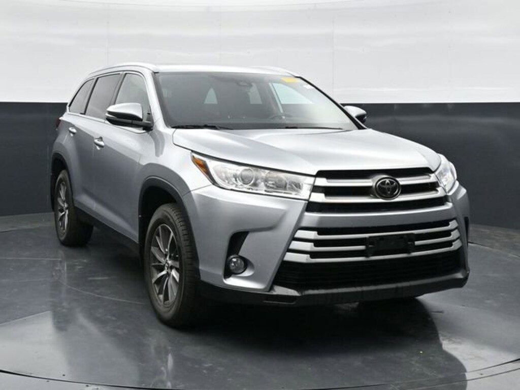 Used 2019 Toyota Highlander SE