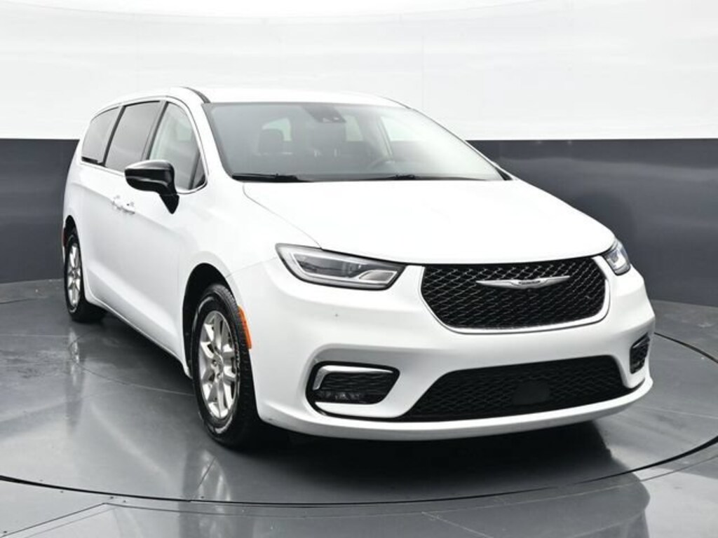 Used 2024 Chrysler Pacifica Touring L