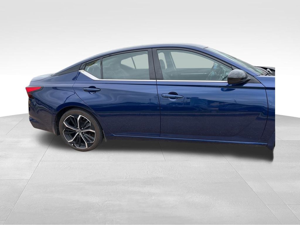 2024 Nissan Altima 2.5 SR photo 2