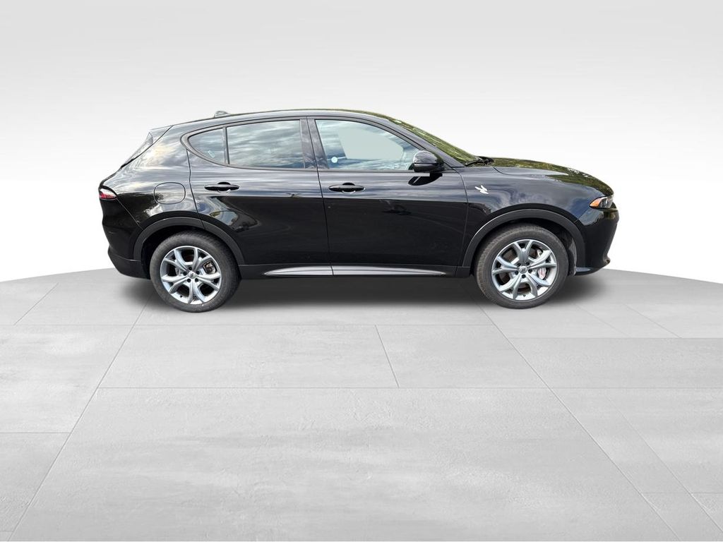 2024 Dodge Hornet R/T photo 2