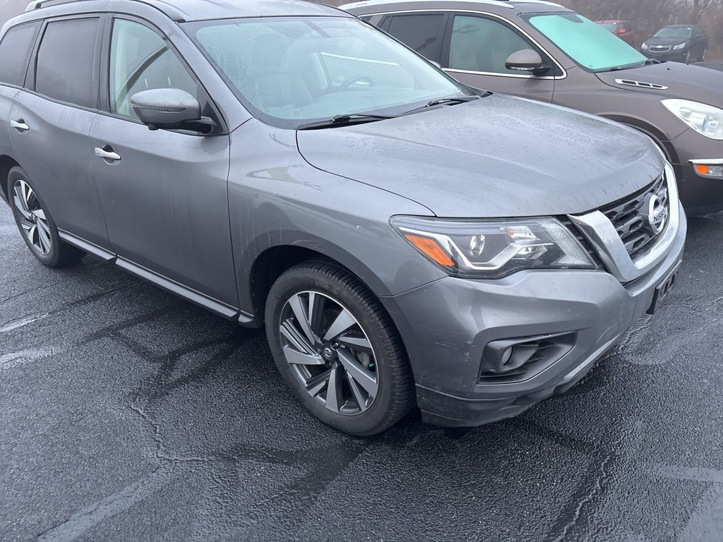 Used 2019 Nissan Pathfinder SL with VIN 5N1DR2MM5KC634773 for sale in East Moline, IL