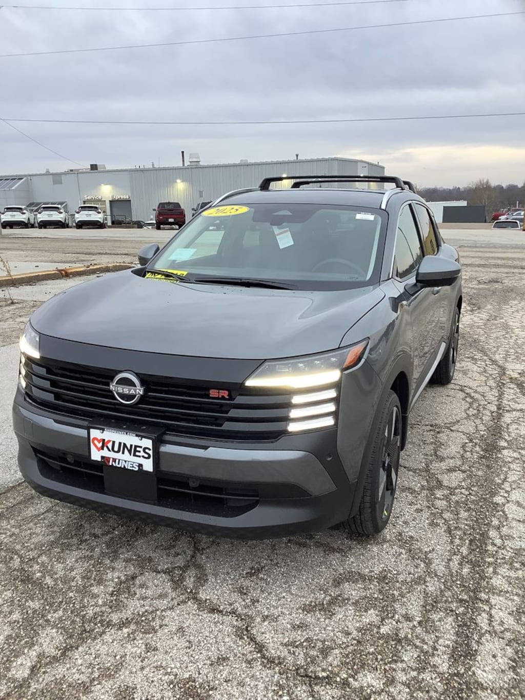 New 2025 Nissan Kicks SR SUV