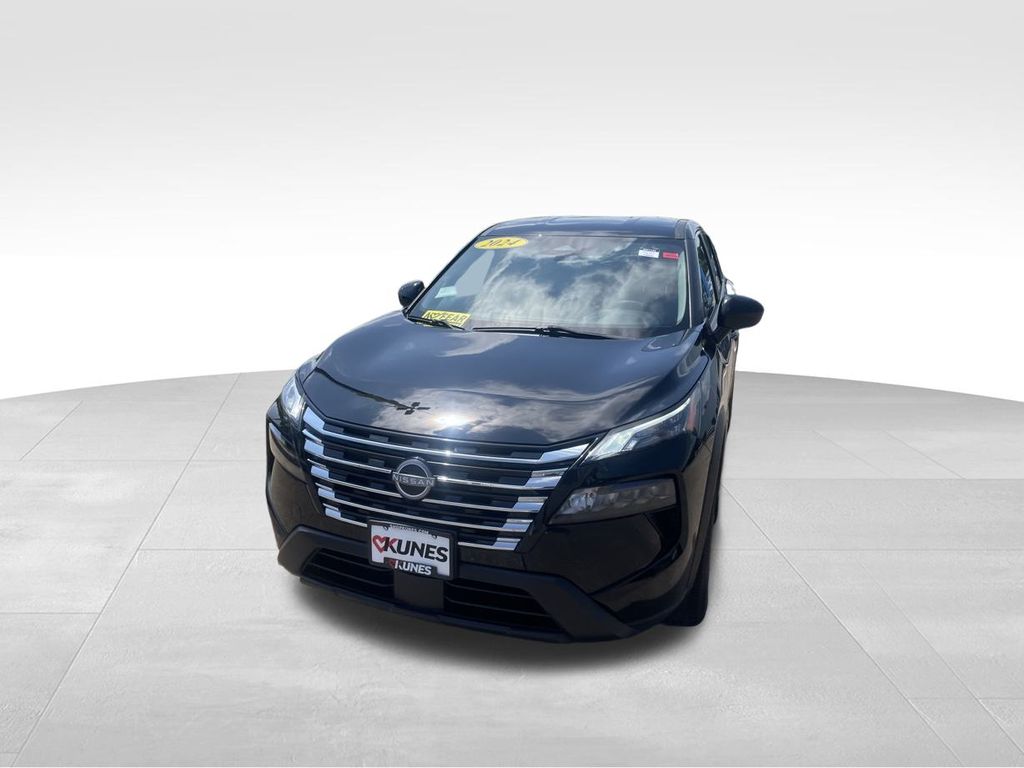 2024 Nissan Rogue SV photo 4