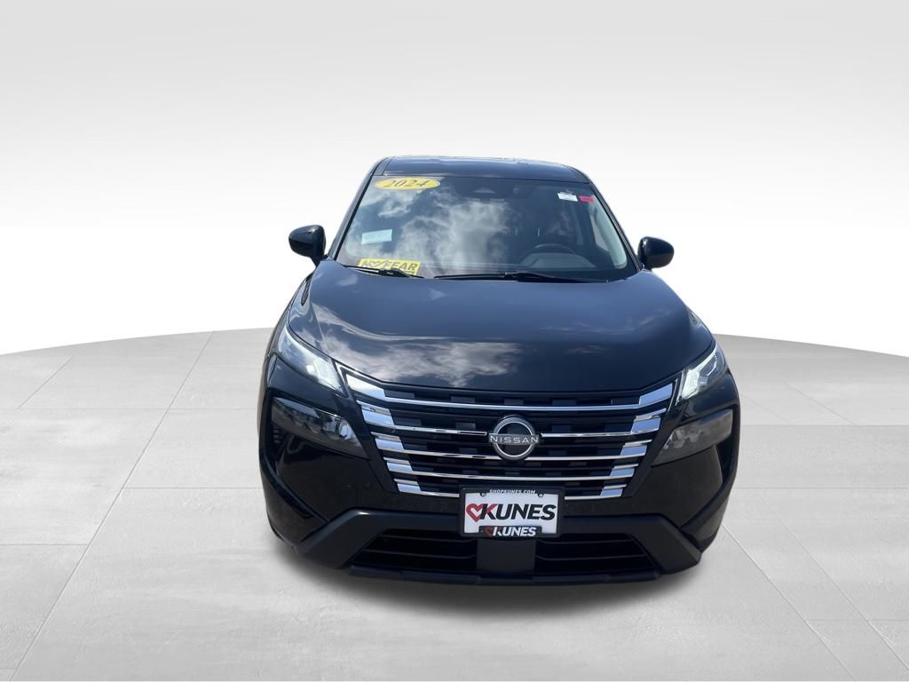 2024 Nissan Rogue SV photo 3