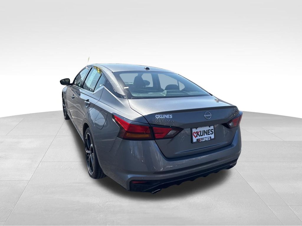 2025 Nissan Altima SR - Photo 8
