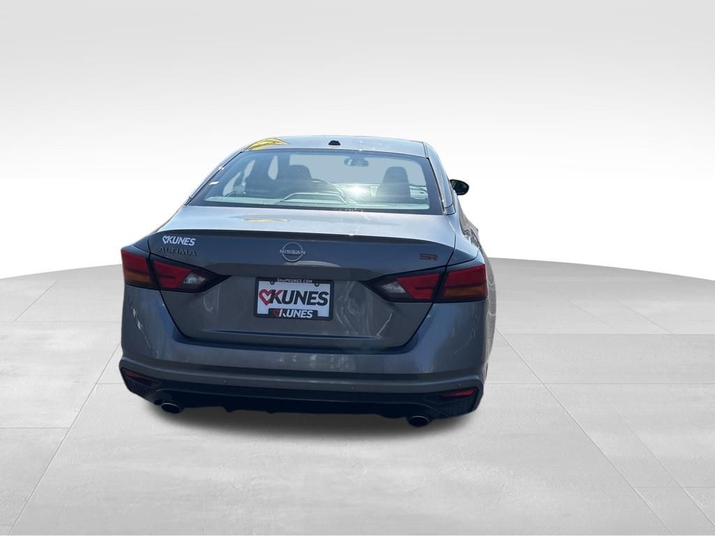 2025 Nissan Altima SR - Photo 6