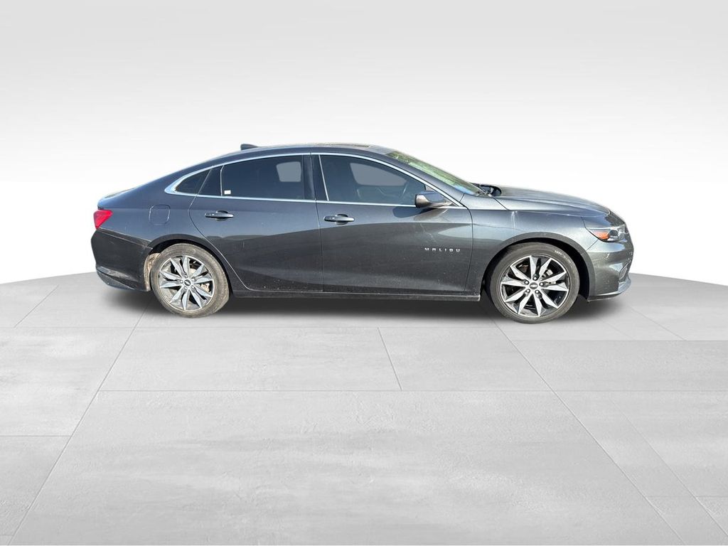 2016 Chevrolet Malibu 1LT photo 2
