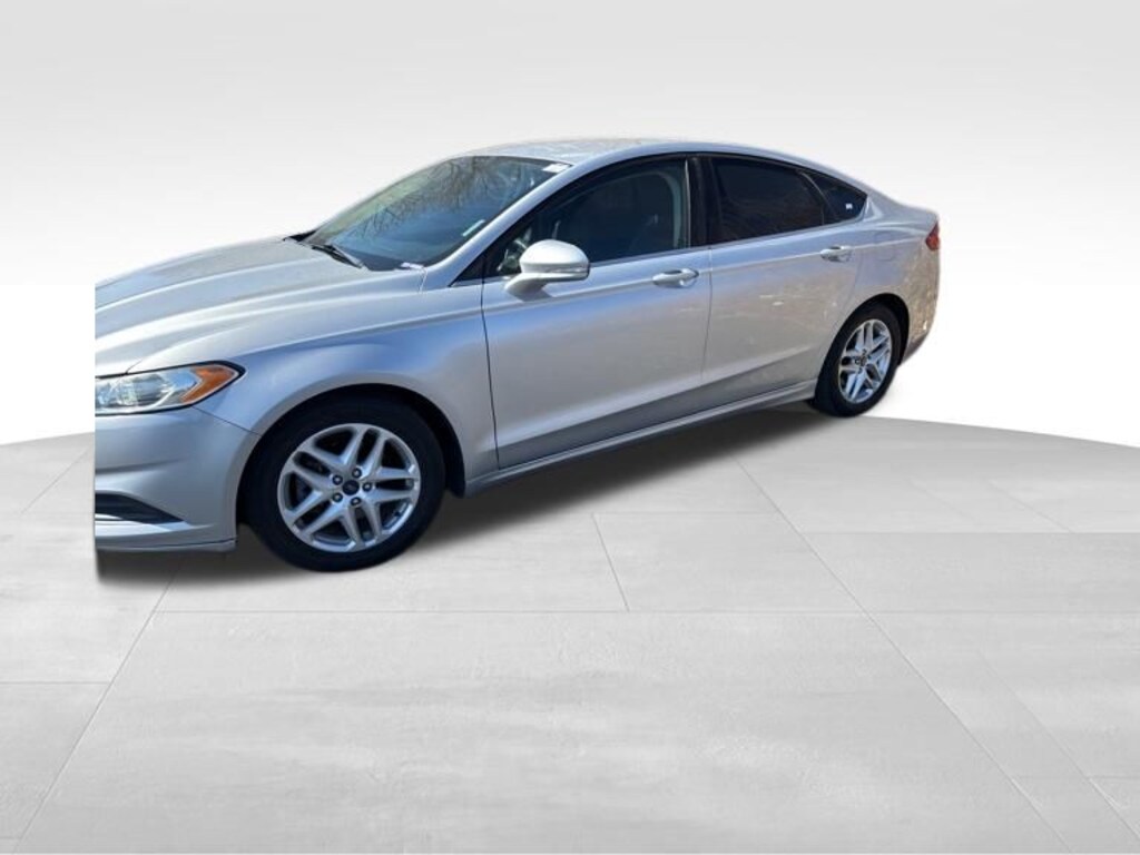 Used 2015 Ford Fusion SE Sedan
