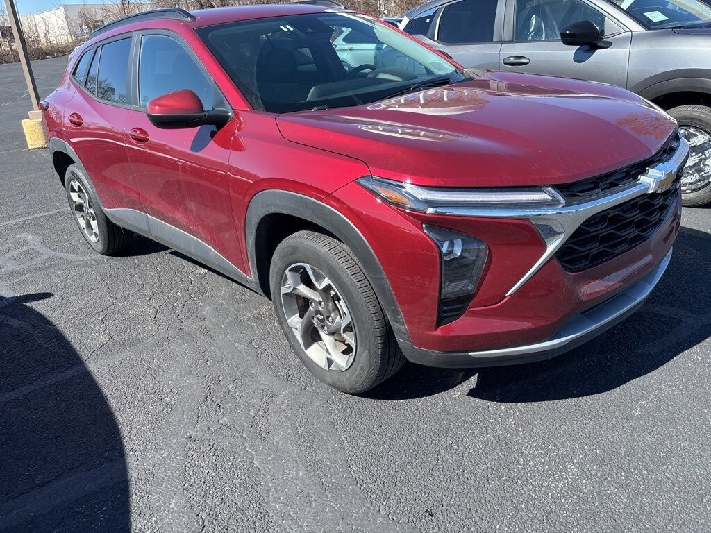 Used 2025 Chevrolet Trax LT SUV